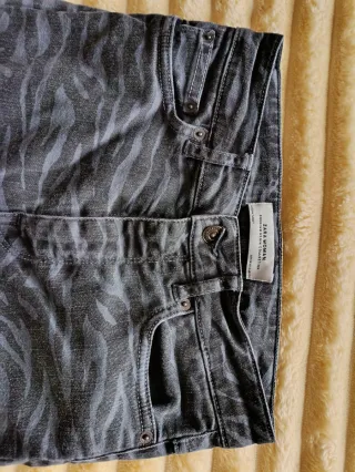 Pantalones Zara efecto cebra