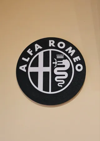 Emblema Alfa Romeo Pared