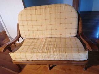 Sofá 2 plazas madera con cojines