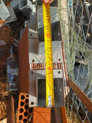 Soportes galvanizados para postes