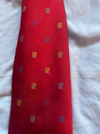 Corbata Carolina Herrera Roja con Logos