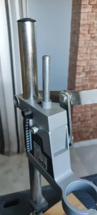 Columna taladro orificios verticales y mordaza