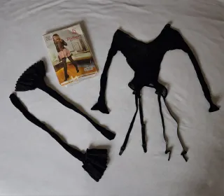 Body con giarrettiere e calze a rete