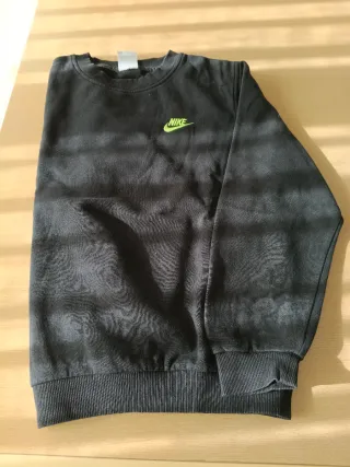 Chándal Nike negro. Talla L niño