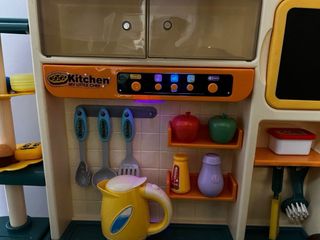 Cocinita Home Kitchen de Juguete con luces, sonido