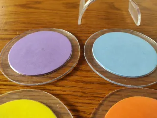 Posavasos redondos de colores con soporte