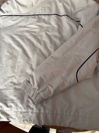 Chaqueta impermeable hombre gris