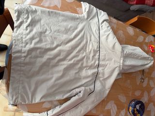 Chaqueta impermeable hombre gris