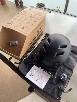 Casco smart gyro con ALTAVOCES y LUZ