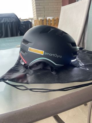 Casco smart gyro con ALTAVOCES y LUZ
