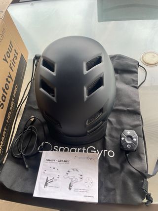 Casco smart gyro con ALTAVOCES y LUZ