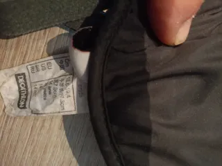 Guantes de esquí negros y blancos