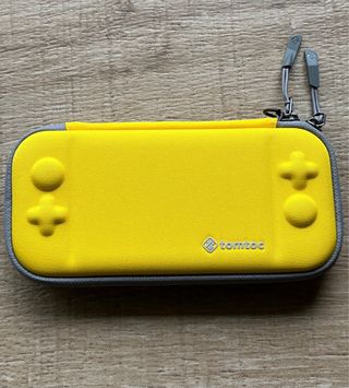 Funda Tomtoc Nintendo Switch Lite Amarilla