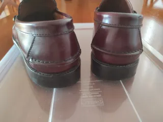 Zapatos castellanos de piel color burdeos