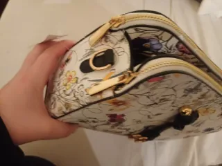 Bolso estampado floral y mariposas