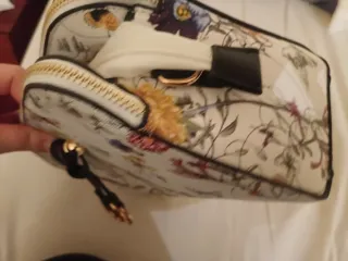 Bolso estampado floral y mariposas