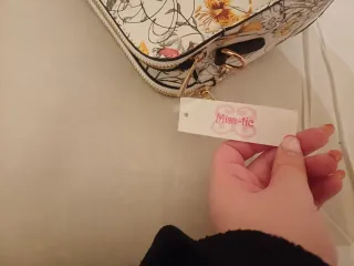 Bolso estampado floral y mariposas