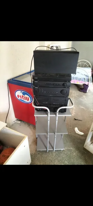 Equipo de música negro