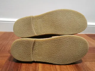 Botas de ante marrones con flores