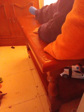 Mesa de centro de madera y tela