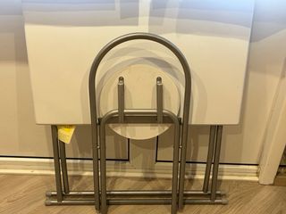 Mesa auxiliar y taburete plegables