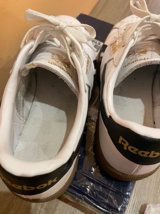 Zapatillas Reebok de piel blancas y marrones
