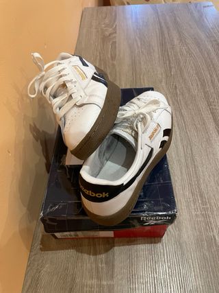 Zapatillas Reebok de piel blancas y marrones