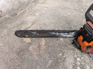 Motosierra Husqvarna 281XP + 2 cadenas.