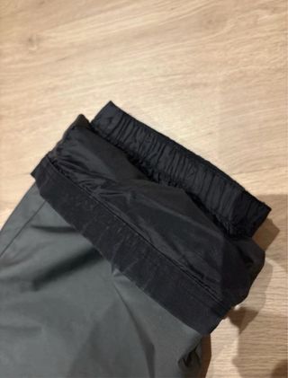 Pantalón de esquí verde oliva y negro