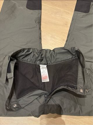 Pantalón de esquí verde oliva y negro