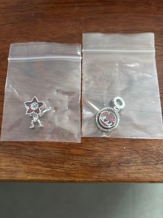 Charms pulsera Stranger Things rojo y plata