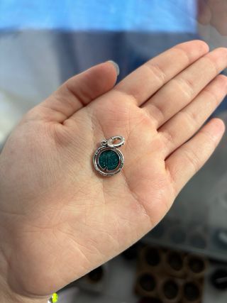 Charms pulsera Stranger Things rojo y plata