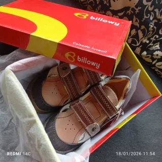 Sandalias niño beige y marrón