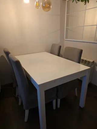 4 Sillas de comedor de tela y madera