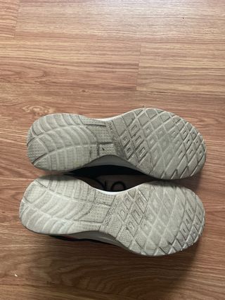 Zapatillas deportivas Skechers negras y rojas