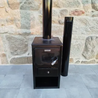 Estufa de leña pequeña Kupro