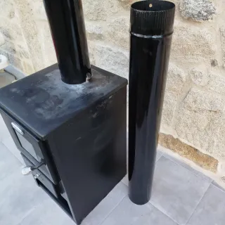 Estufa de leña pequeña Kupro