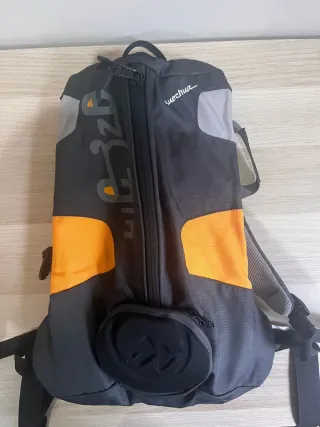 Mochila Quechua Negra y Naranja