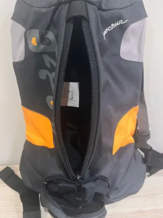 Mochila Quechua Negra y Naranja