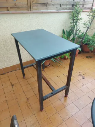 Mesa de trabajo metálica