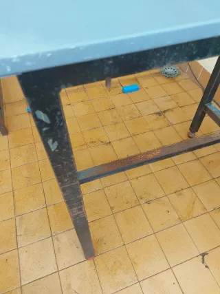 Mesa de trabajo metálica