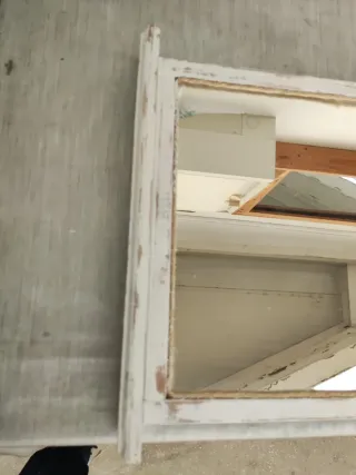 Espejo pequeño de madera