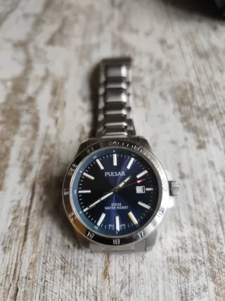 Reloj Pulsar Azul y Plateado