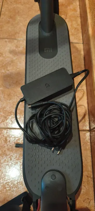 Patinete Eléctrico Xiaomi ruedas macizas