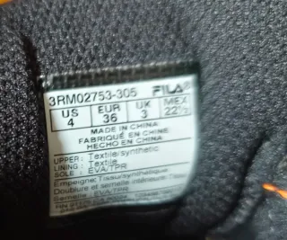 Zapatillas deportivas verdes y naranjas