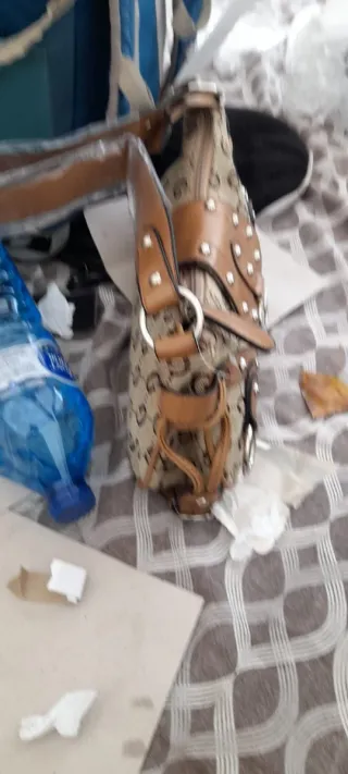 Bolso vintage Guess negro y plateado