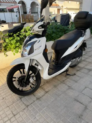 Scooter sym symphony 125cc blanco con baúl