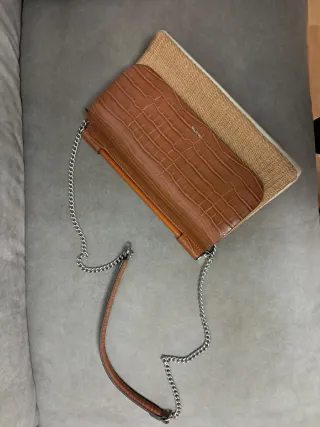 Bolso de piel y rafia