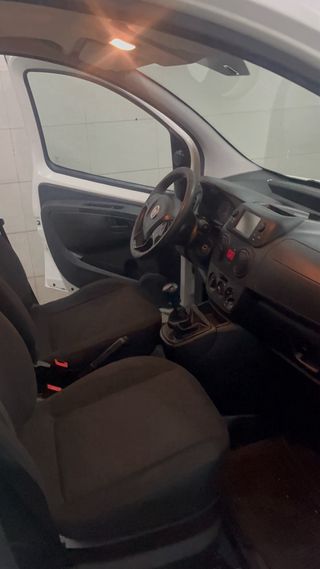 Furgoneta ECO con baca para alquilar sin conductco