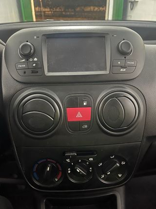 Furgoneta ECO con baca para alquilar sin conductco